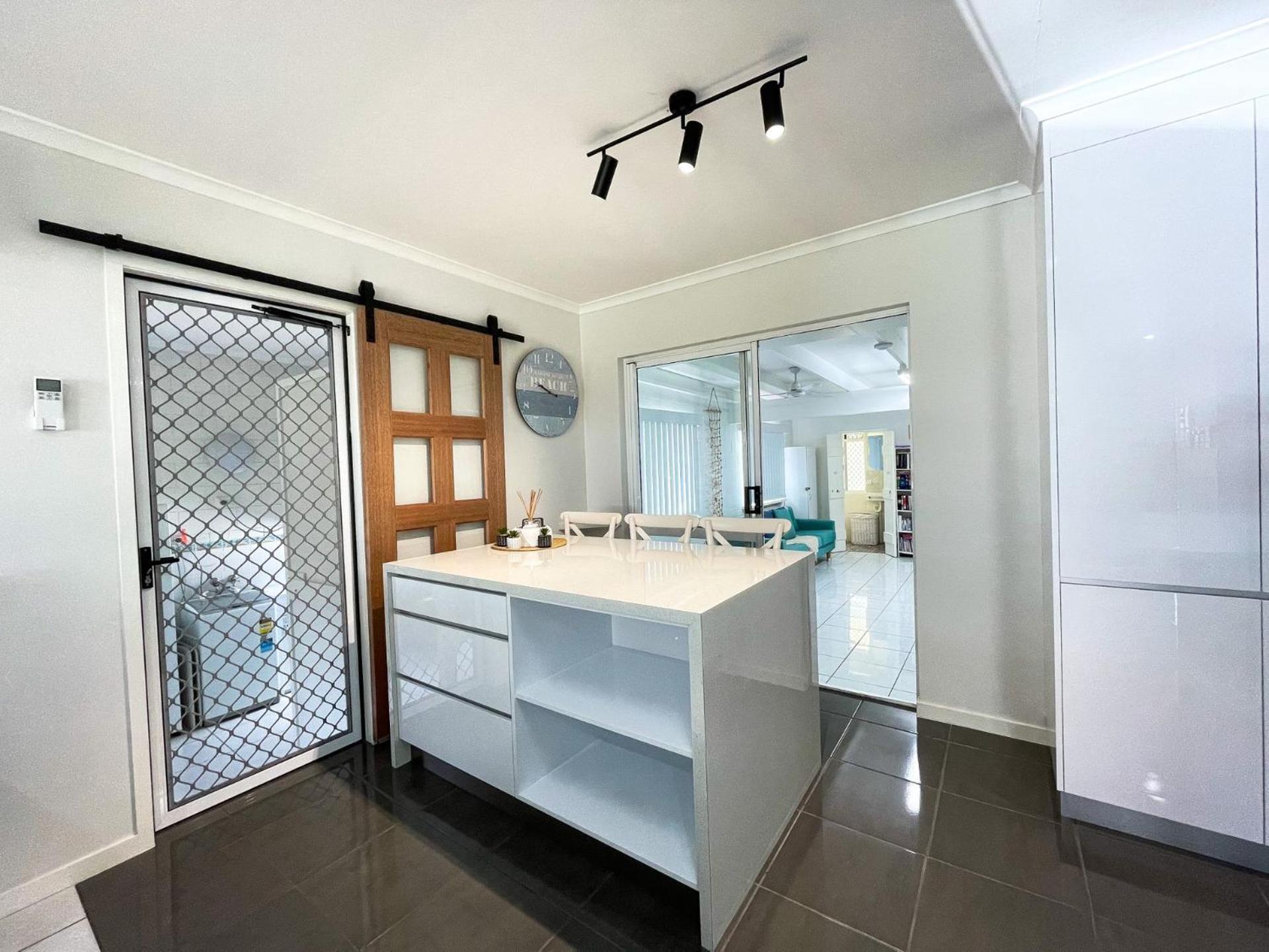 Beach House On Burrum- Close To Beach- 3Br- Wifi-Foxtel Вудгейт Экстерьер фото